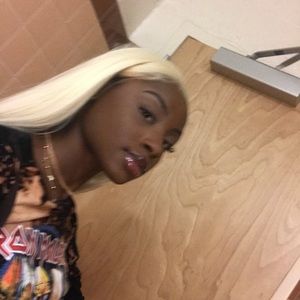 Meet your Posher, Adore